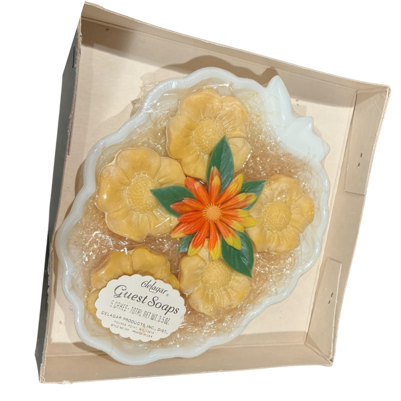 Vtg Delagar 5 Guest Daisy Flower Soap Cakes Milk Glass Lily Pad Bowl Tray Dish