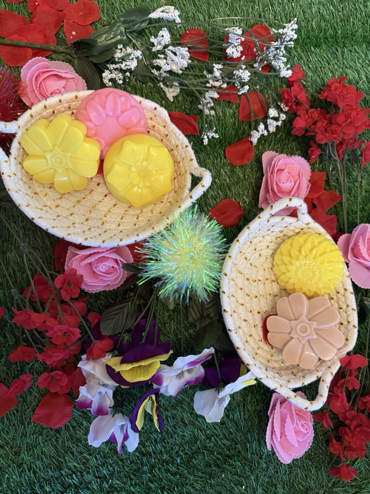 Packet of 3 Multicolor Floral Disc Assorted Soap Set for Body and Hands.