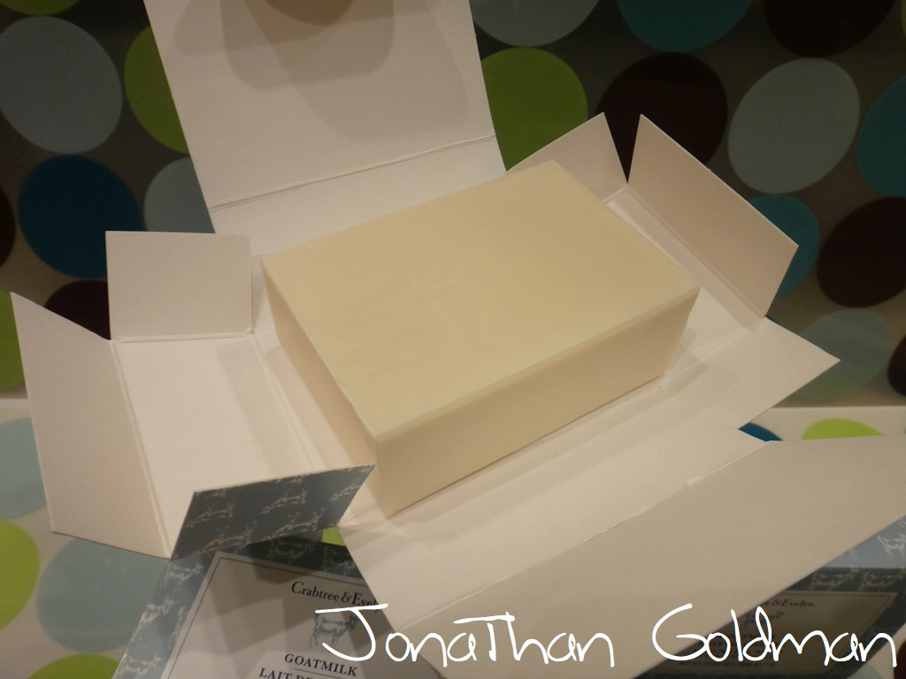 Crabtree & Evelyn Goatmilk Goat Milk Essential Soap Bath Bar 7oz 200g NEW