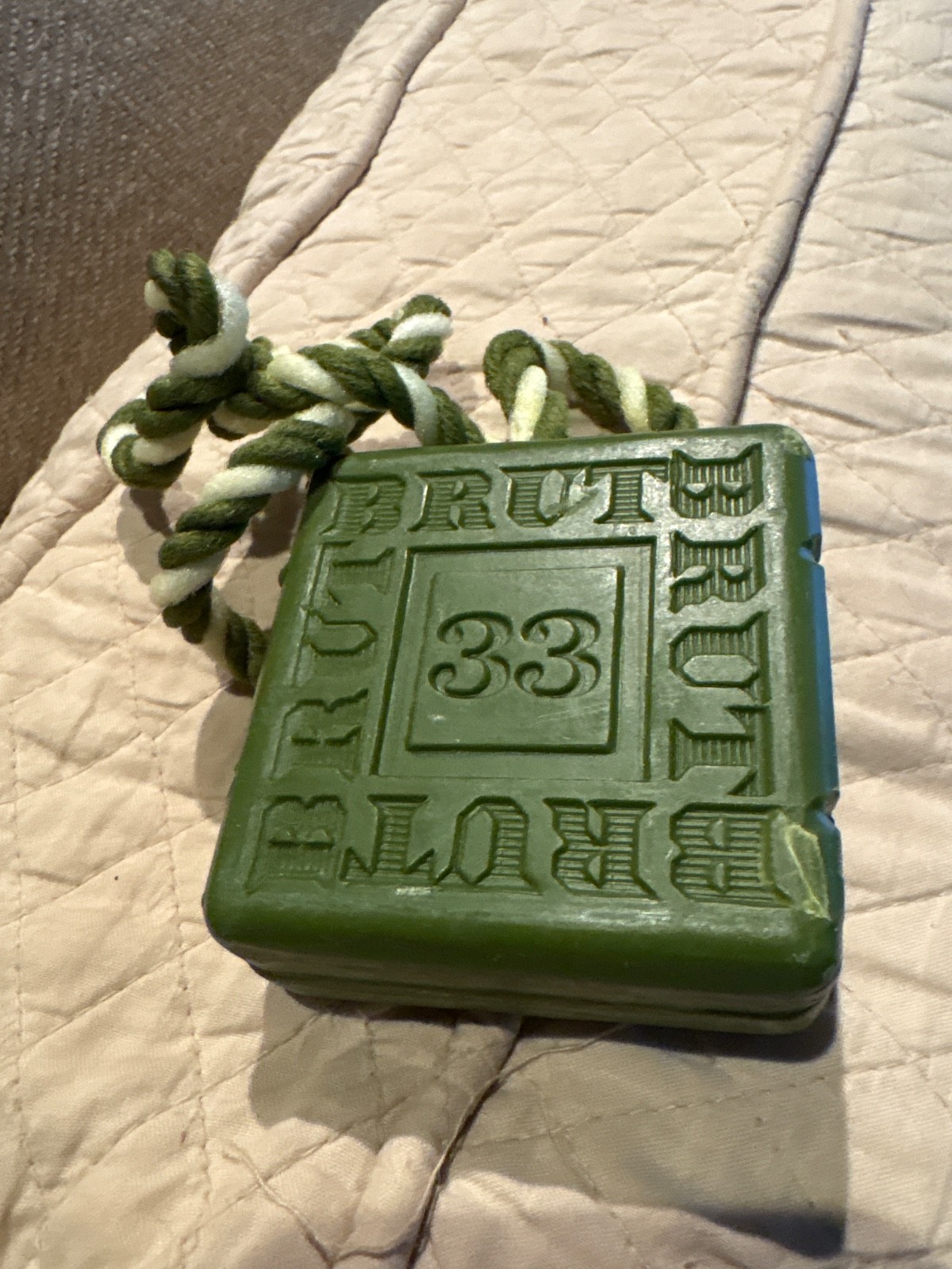 VTG BRUT For Men FABERGE SOAP-ON-A-ROPE – Green – Unused – bathroom decor