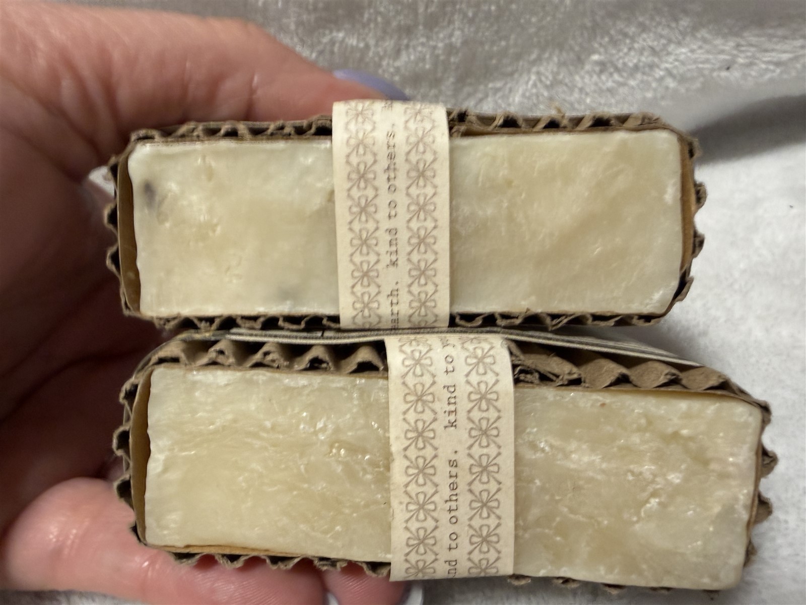 2x KIND NATURAL ARTISSAN SOAP BAR AROMATHERAPY NIGHT BLOOM & LAVENDER FIELDS