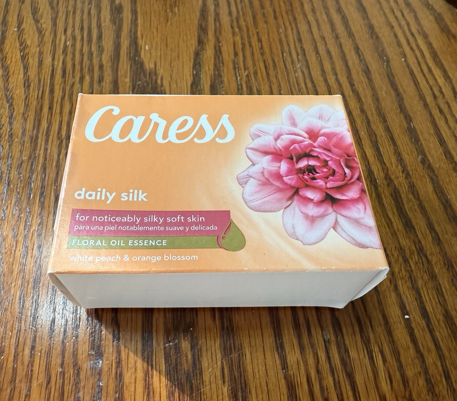 Caress Daily Silk Bar Soap White Peach and Orange Blossom Scent 3.75 oz