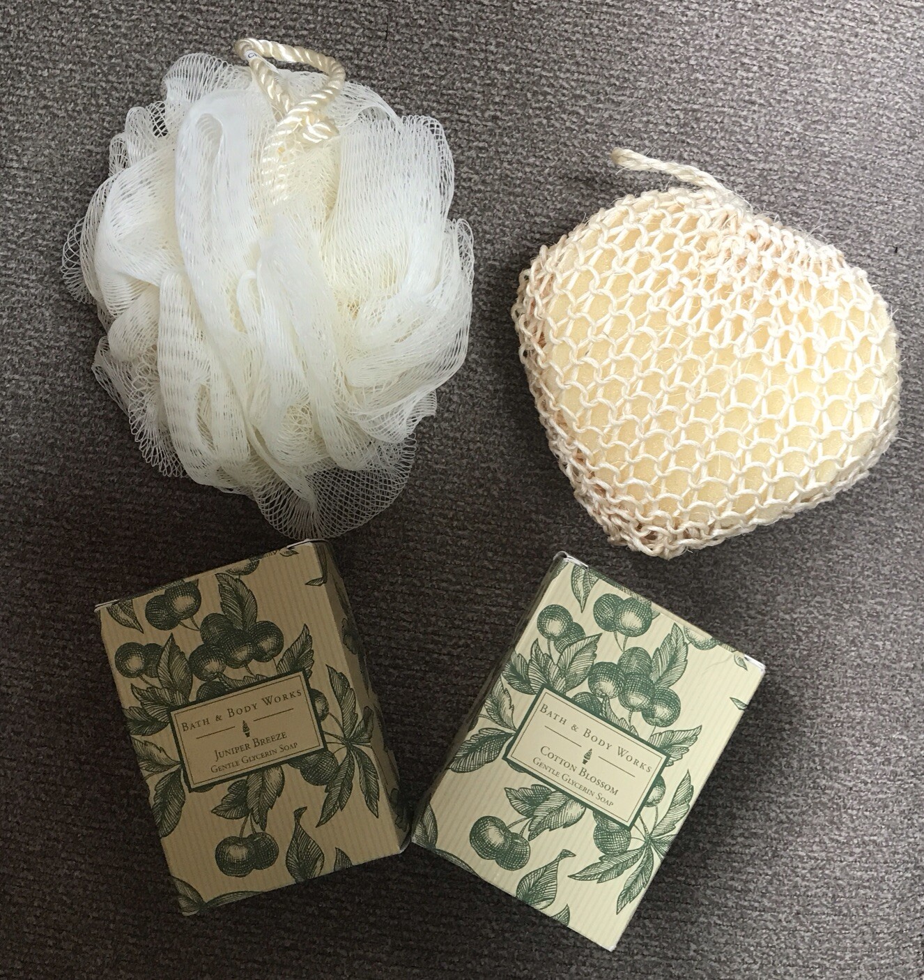 Bath & Body Works Bath Set 2 Gentle Soap (4oz) and 2 Sponges NEW