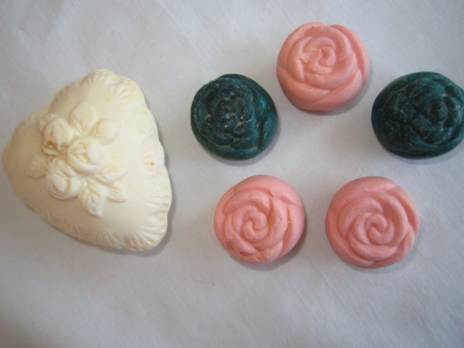 Vintage perfumed guest soaps multi colors set of 19 Swans Shells Floral Roses