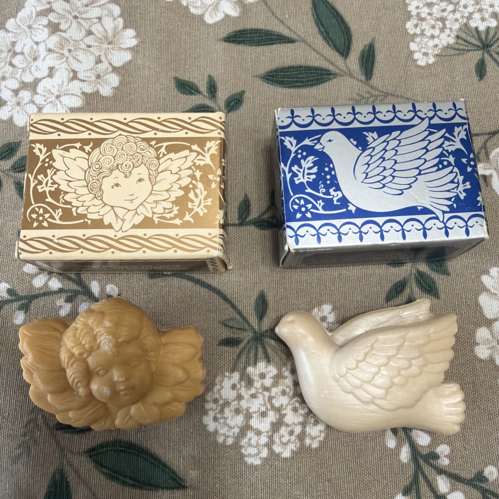 VTG Avon Glistening Holiday Angel & Dove Soap 1 Oz Granny-Cottage Core Old Stock