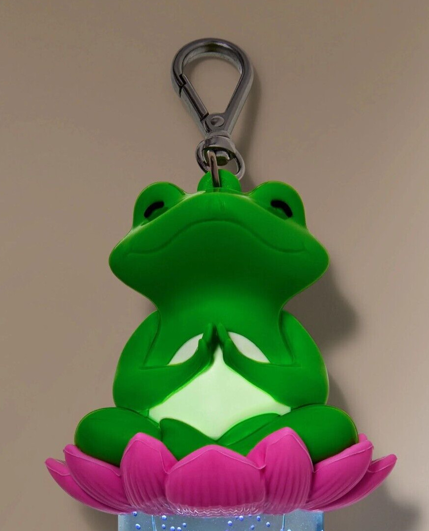 NEW Bath & and Body Works YOGA FROG Lily Pad Light-Up Pocket Gel Holder Keychain