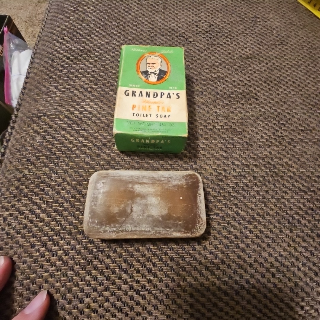 Vintage Grandpa’s Wonder Pine Tar Toilet Soap 4.25 Oz New In Box 1975