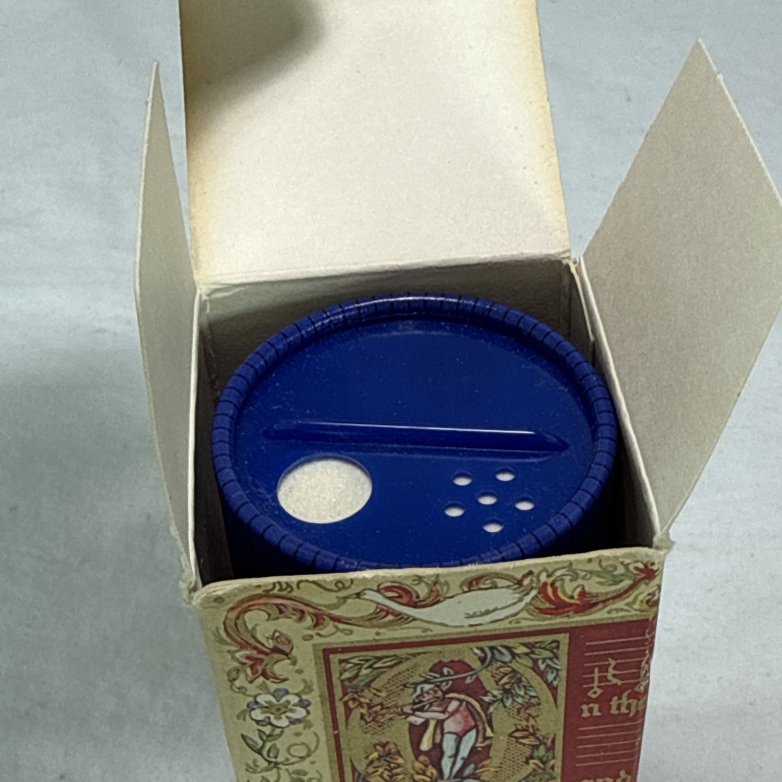 Vintage Avon Moonwind Perfumed Talc 3.5 oz Blue Ribbed Container w Original Box