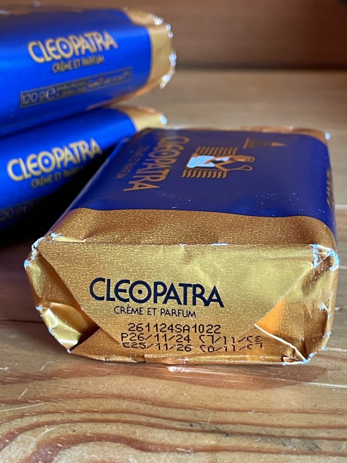 CLEOPATRA Creme et Parfum Soap 120g x3 Colgate Palmolive　Exp 11/25/2026