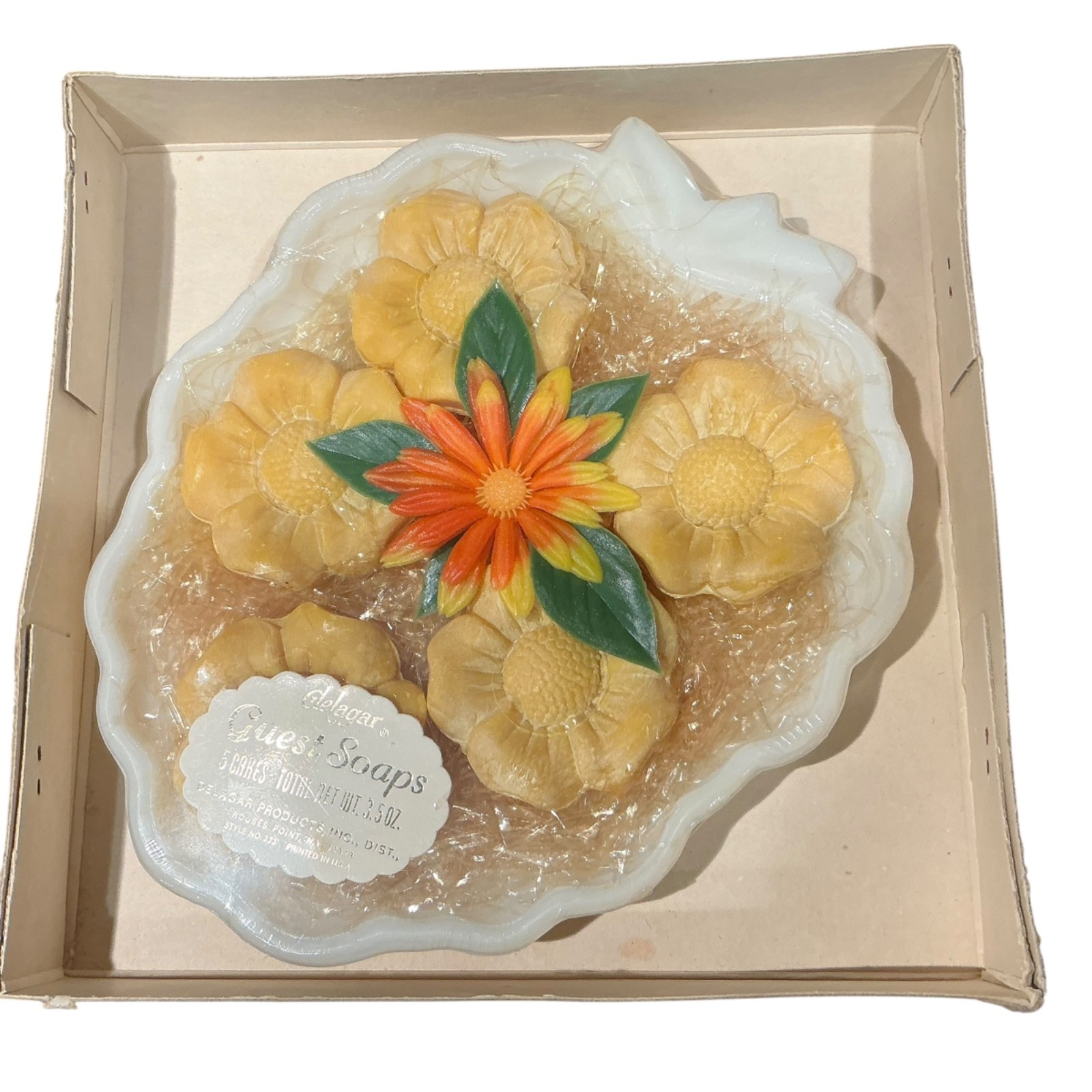 Vtg Delagar 5 Guest Daisy Flower Soap Cakes Milk Glass Lily Pad Bowl Tray Dish