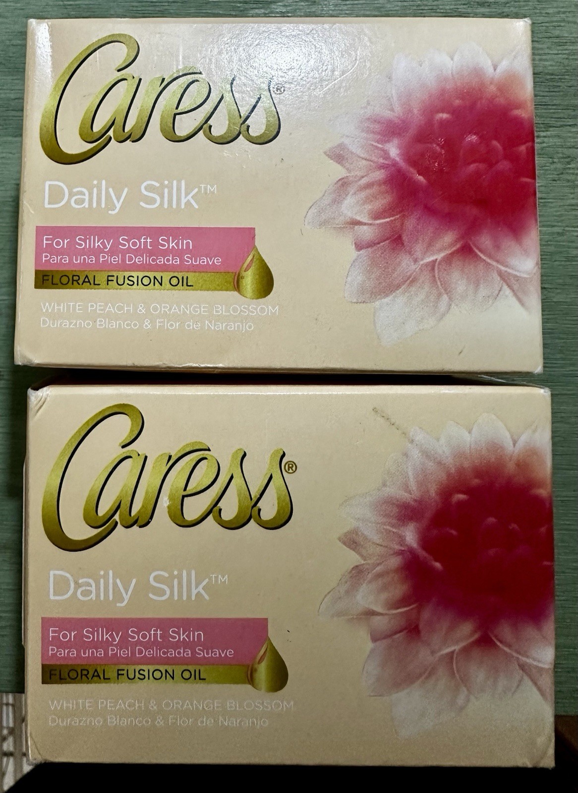 Soap Caress Daily Silk Floral Fusion Oil Essence Silky Soft Skin Bar 4oz 2 Bars