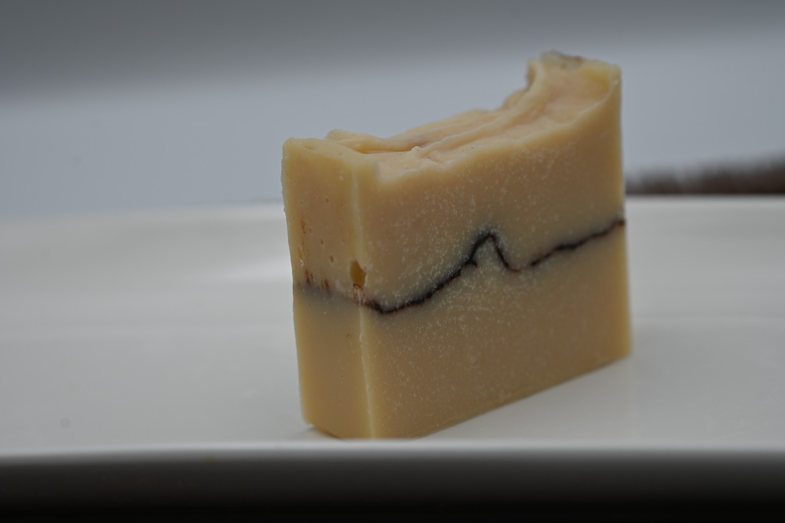 Le Luxe Lather, Luxury Artisan Soap, “Lola”.. Lemon Citrusy Scent..
