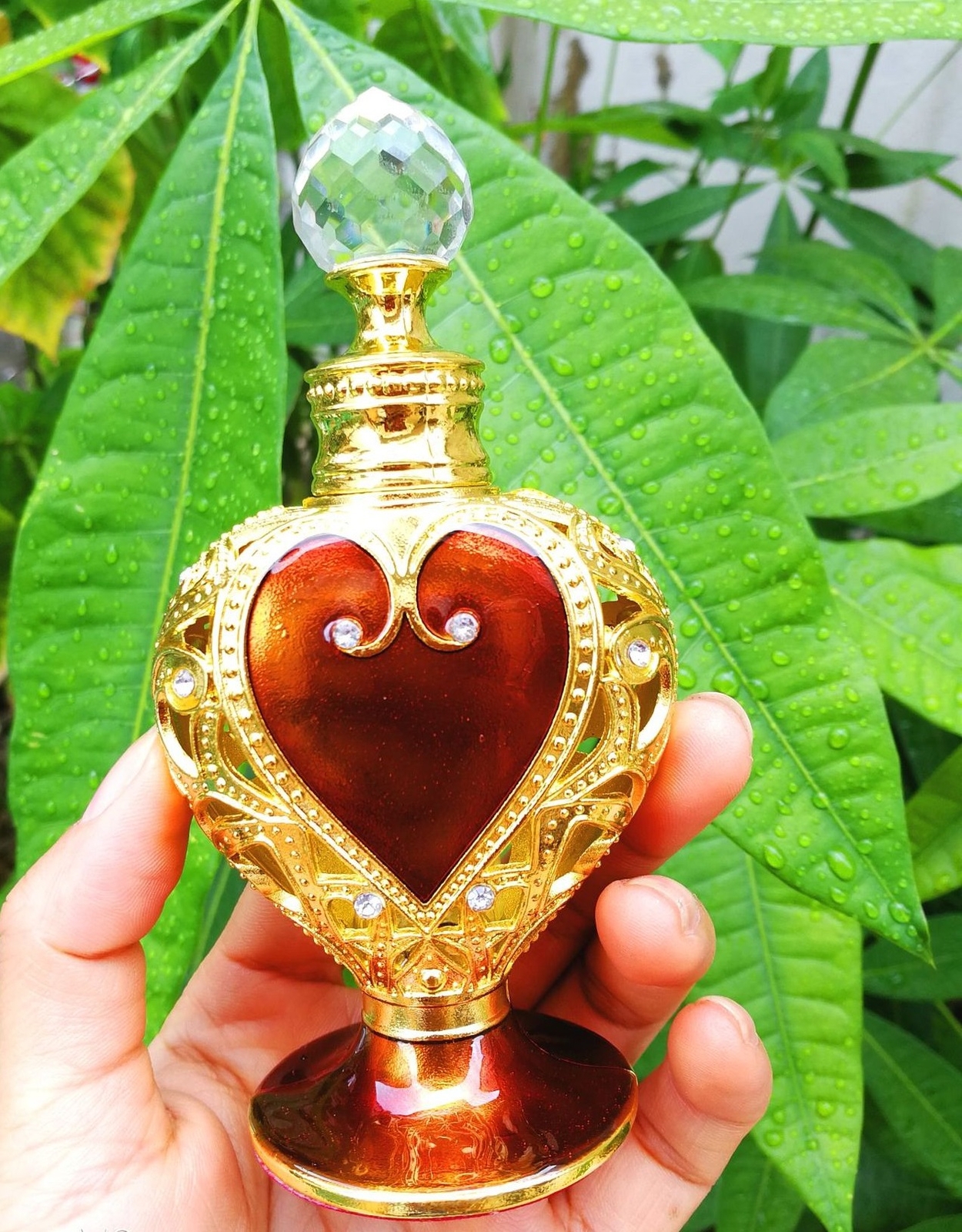12ml Vintage Love Heart Empty Metal Perfume Bottle Refillable Aromatherapy oils