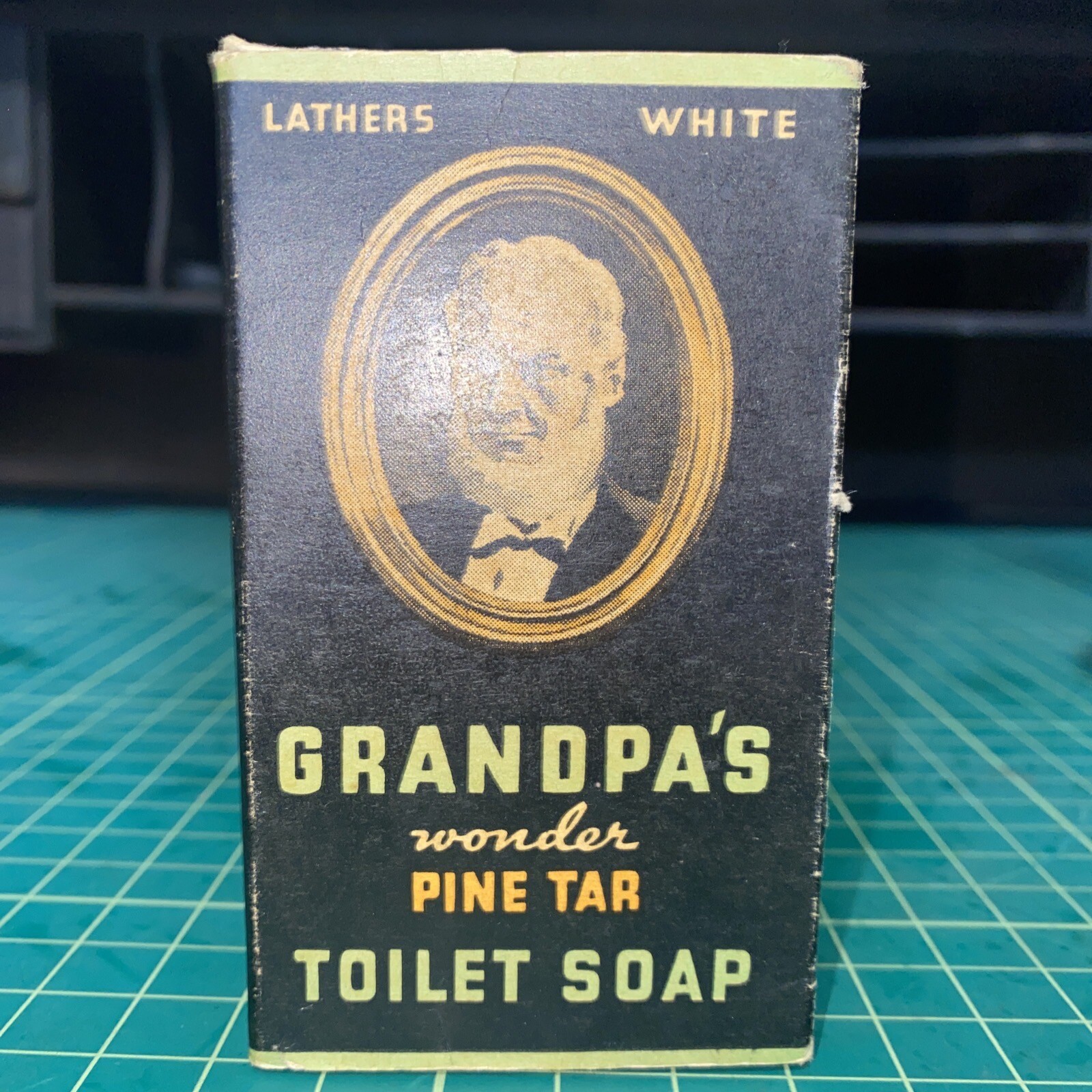 Antique Grandpa’s Wonder Pine Tar Toilet Soap New Cincinnati Ohio General Store