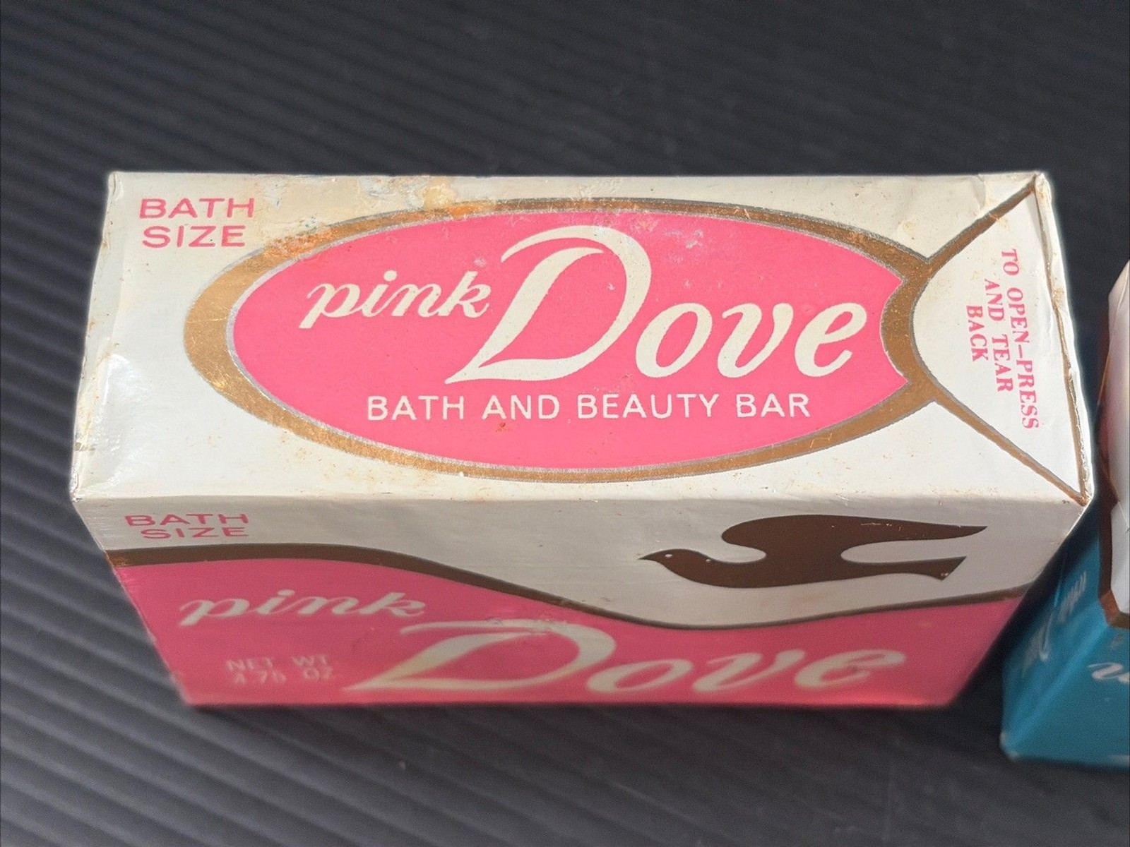 2 Vtg Dove Pink Bars Soap 4.75 Oz Bath Size & 1 Dove White 3.65 Oz