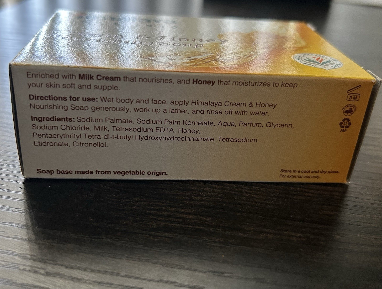 1 bar of Himalaya Cream & Honey Nourishing Soap Vegetable-Based Honey Scent 125g