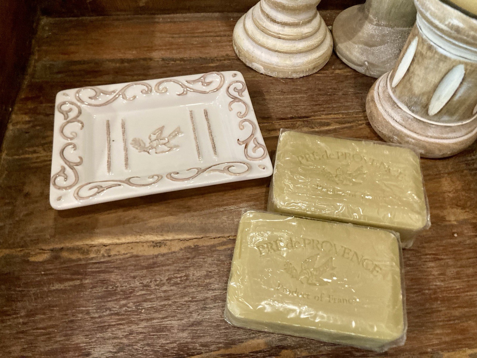 NEW IN PACKAGE PRE DE PROVENCE SOAP DISH & 2 BARS VERBENA SCENTED BAR SOAP
