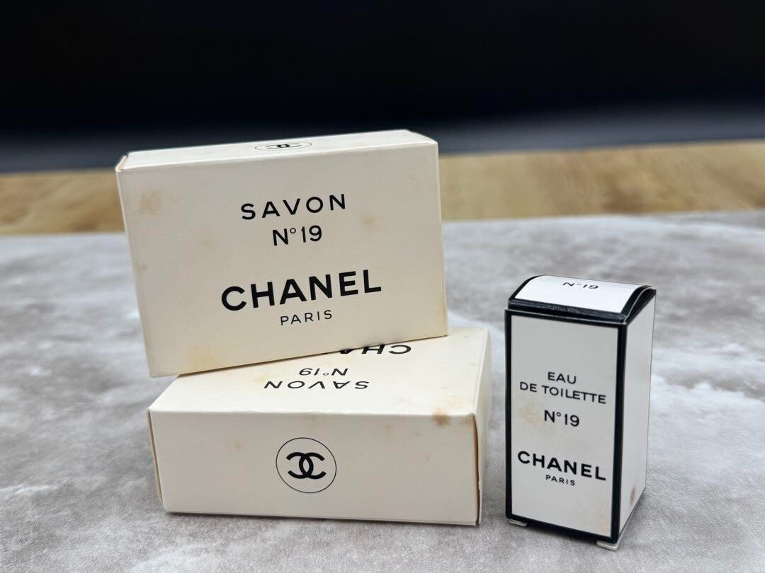 CHANEL Savon N°19 75g 2 pieces body soap+EDT Brand new, unused, ships from Japan