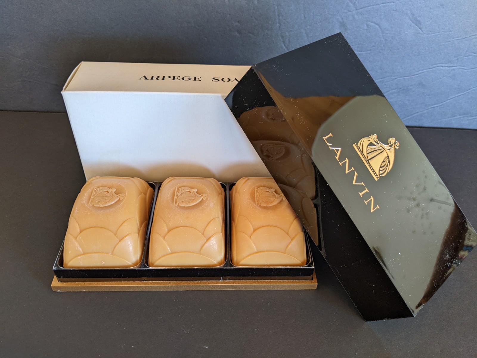 Vintage Lavin France 3X3.5oz Bars of Hand / Bath Arpege Perfume Soap w. Box New