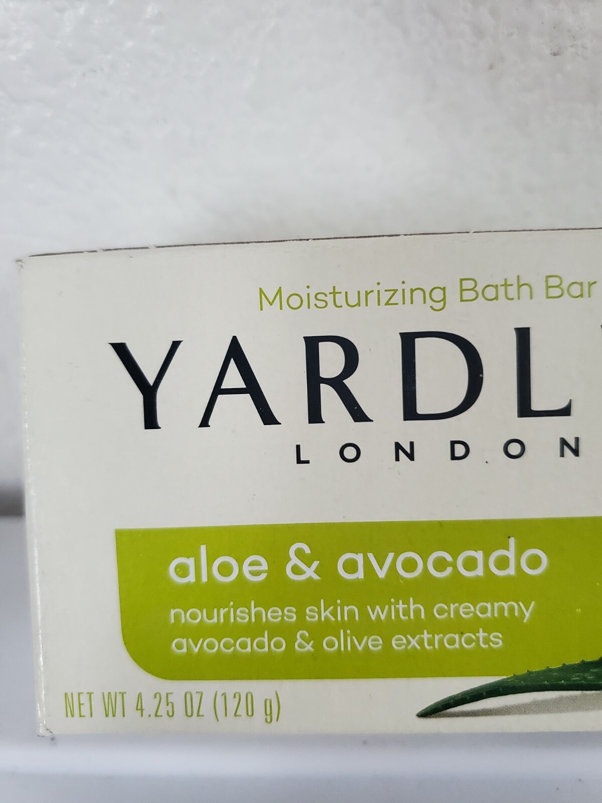 Yardley ALOE & AVOCADO Moisturizing Bath Bar, Nourishes Skin with Creamy 4.25oz