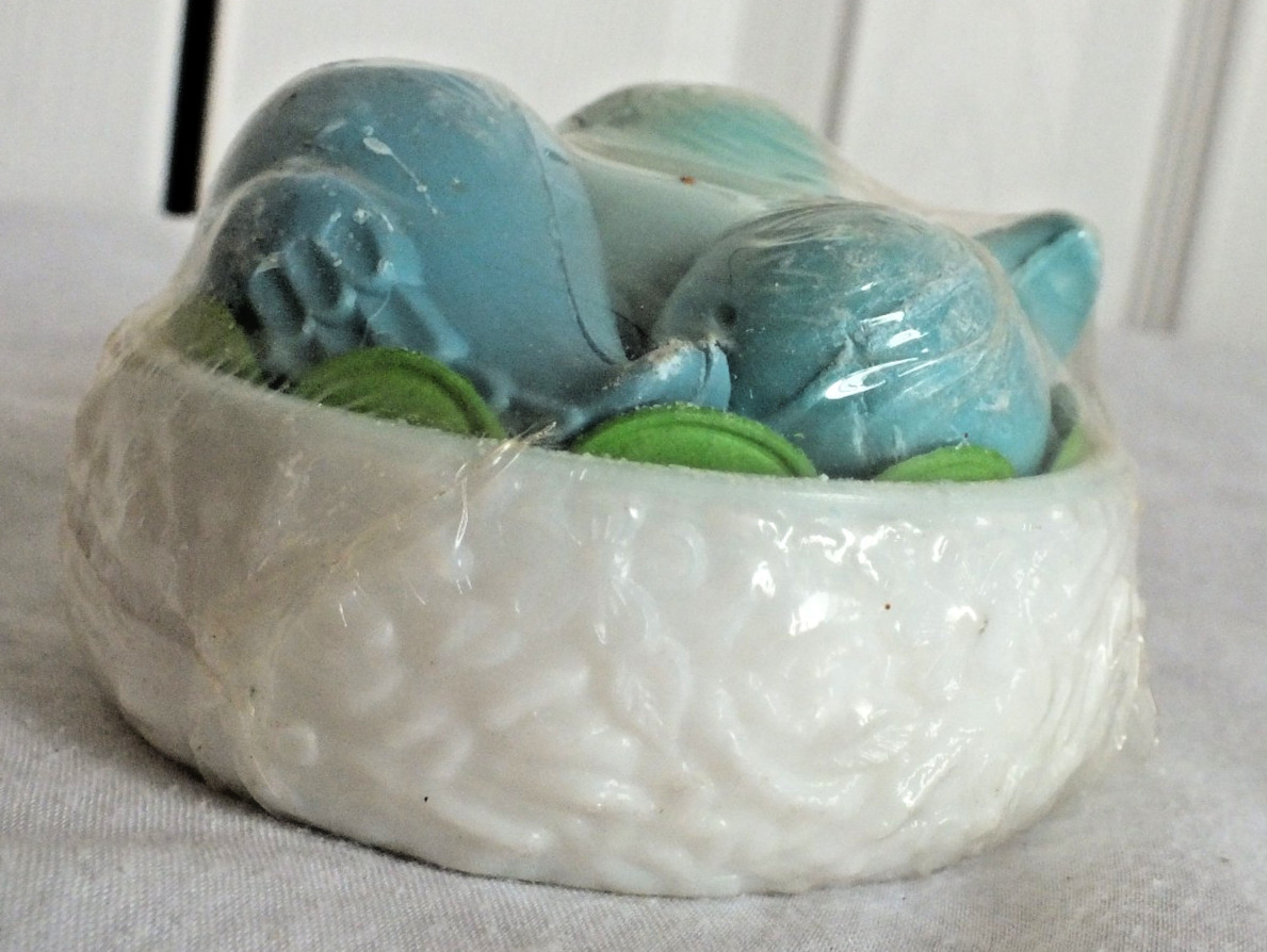 Avon love nest white milk glass dish 3 bluebird soaps NOS 1970s vintage Sealed