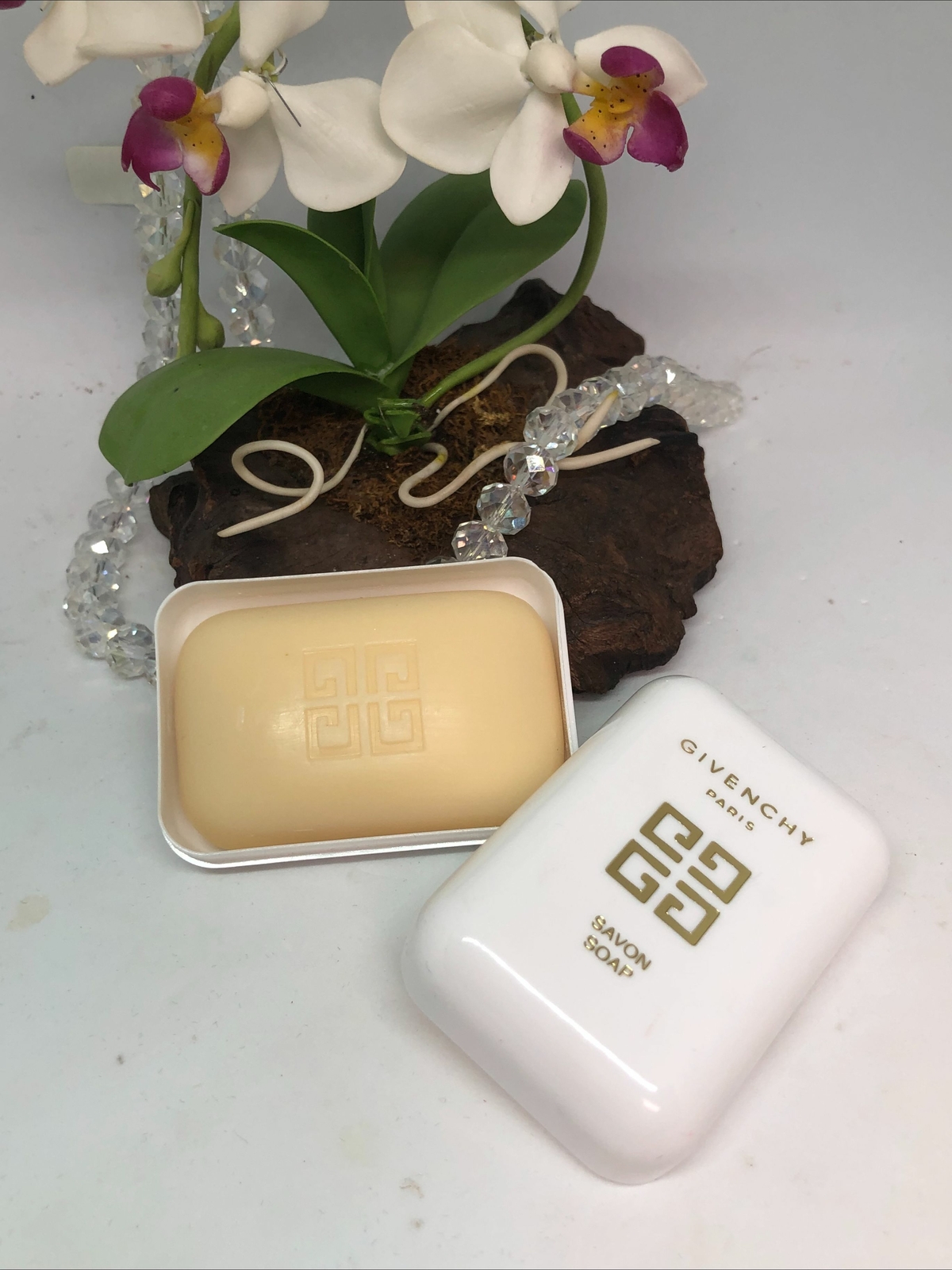 Eau De Givenchy by Givenchy Perfumed Soap with Case – 1.1 oz Travel Size