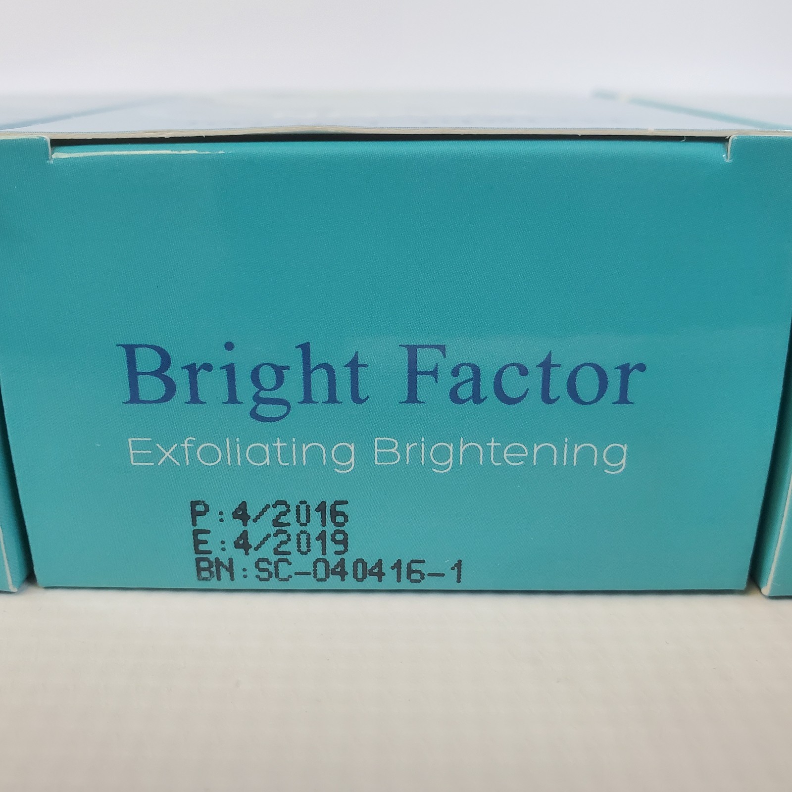 Bright Factor Savon Exfoliating Soap – Pack of 3 x 7oz (200g) – Jojoba Oil Aloe