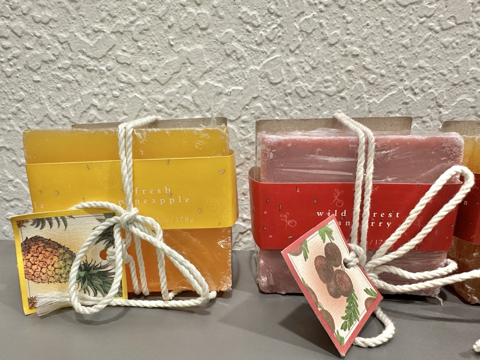 Vintage Lot Of 4 Bath And Body Works Bar Soaps 6.3 Oz Fresh Pineapple + Read Des