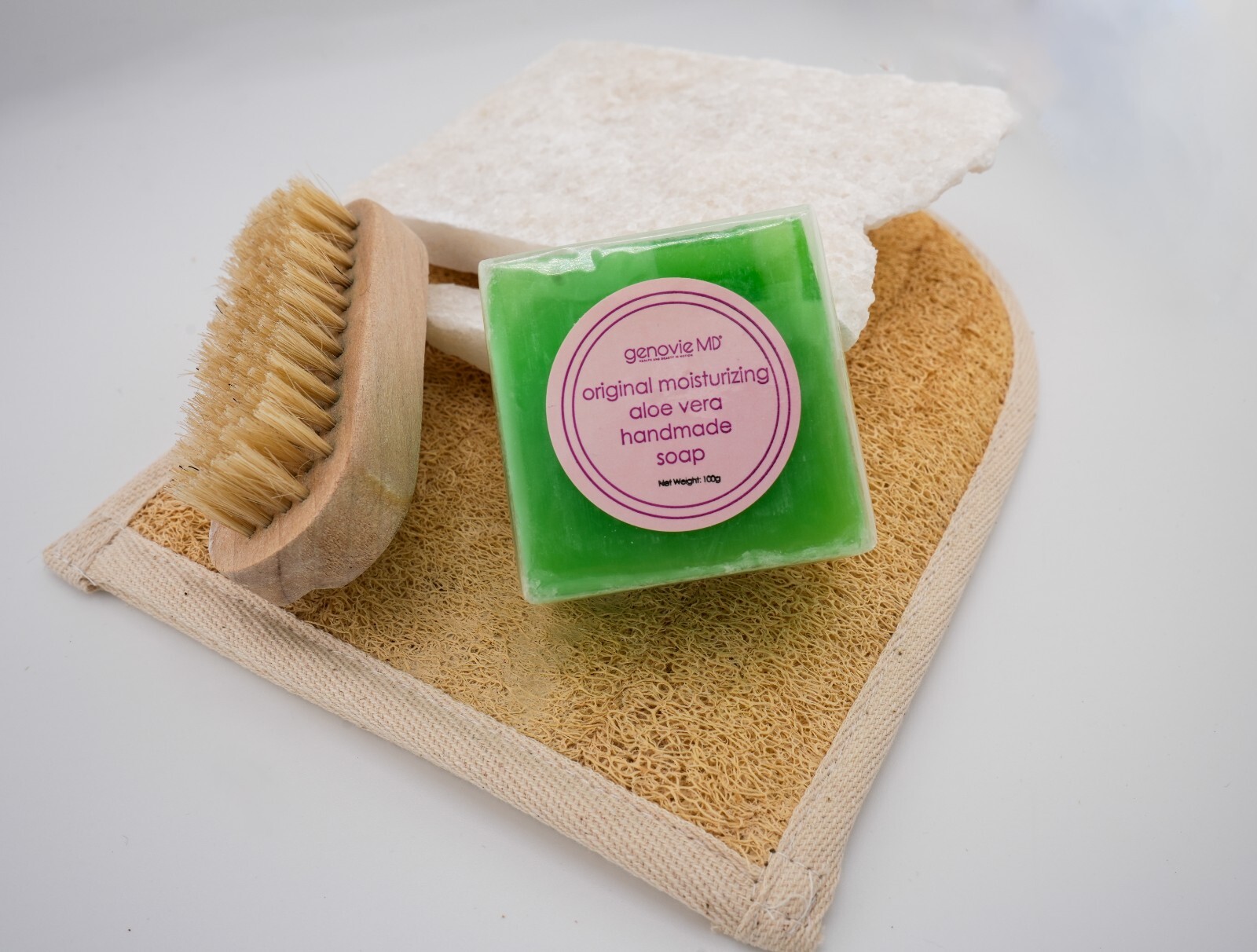 Moisturizing Aloe Vera Soap Bar 100g Handmade with Vitamins Sun-Damaged SkinCare