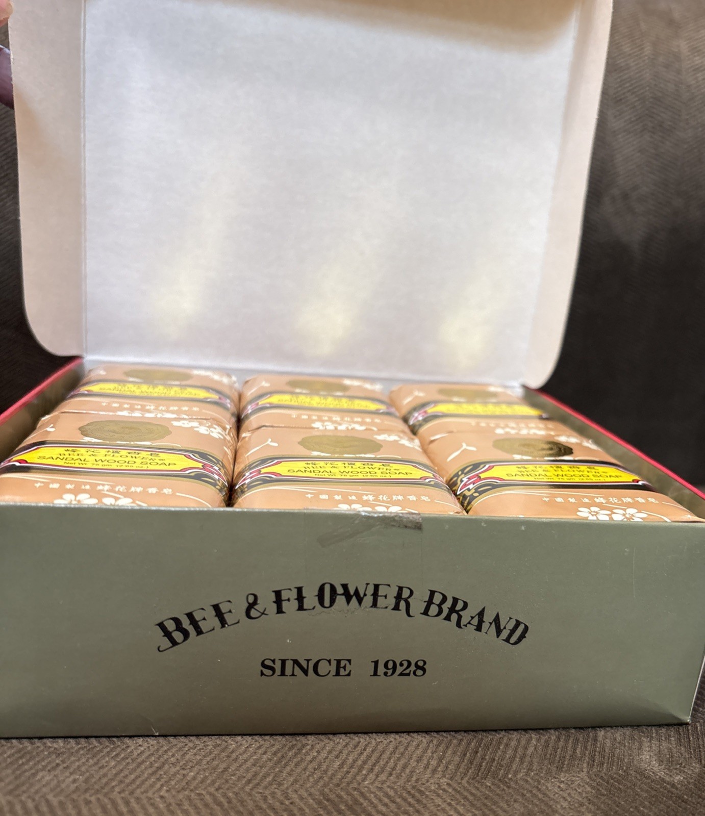 Bee & Flower Brand – Chinese Sandalwood Soap Toilet Soap 2.65oz – 12/box