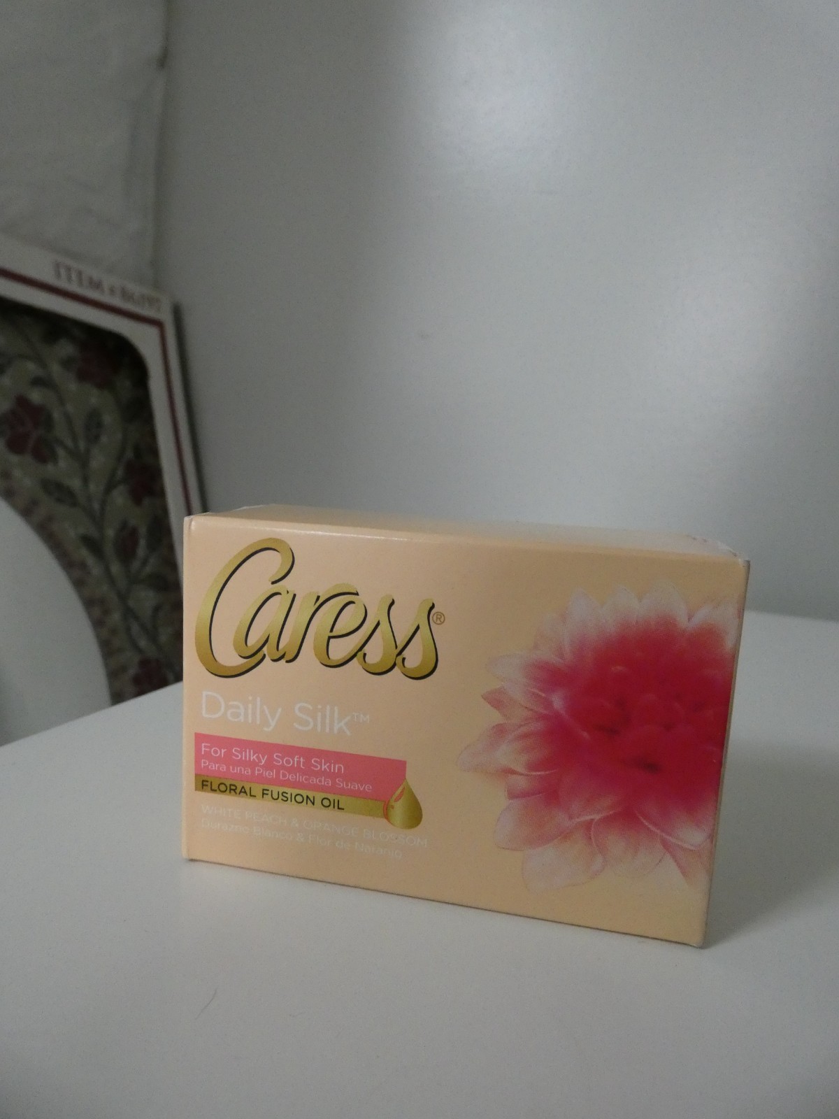Caress 1 Daily Silk Beauty Soap Bar White Peach Orange Blossom New 4 oz 113g