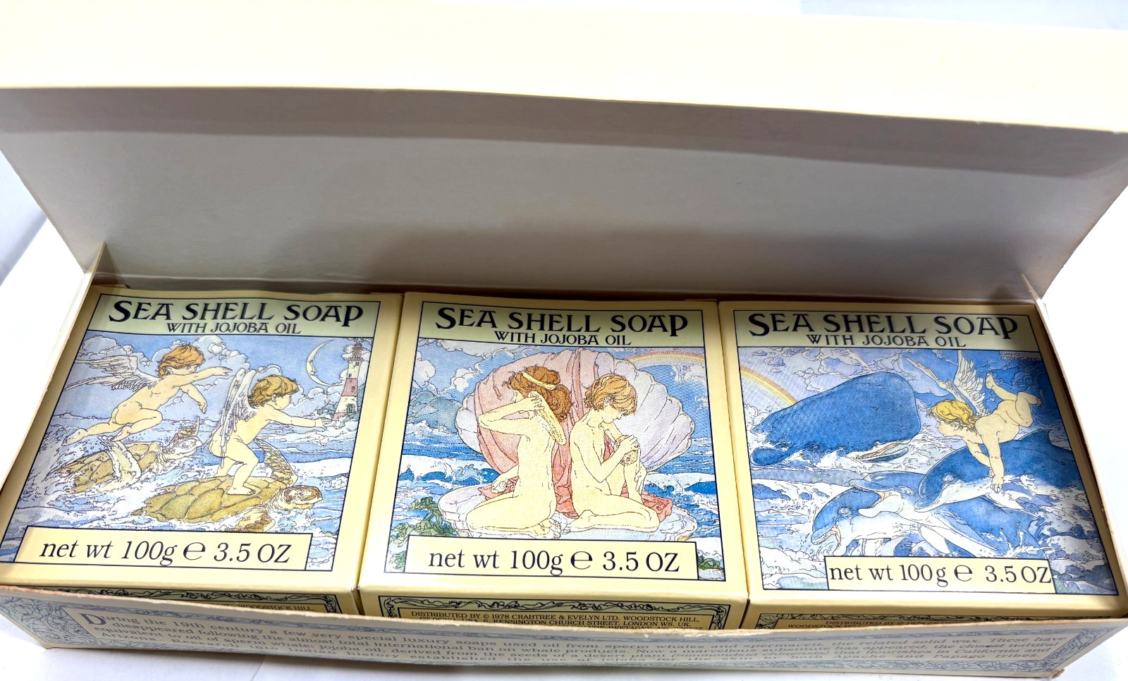 Vintage Crabtree & Evelyn Sea Shell Soap With Jojoba Oil 3×3.5 Oz Bar Soap Boxed