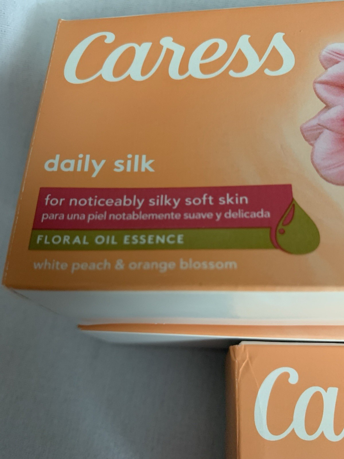 Caress Daily Silk Floral Oil Essence Silky Soft Skin Bar Soap, 3.75 oz. 5 Bars
