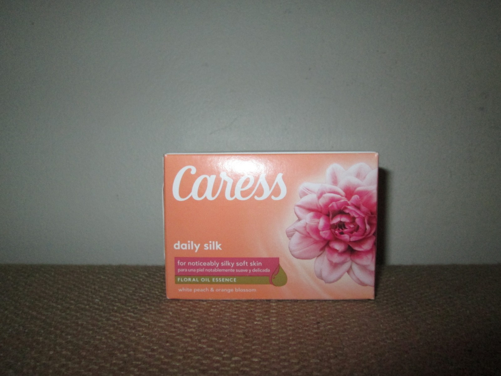 4 Bars CARESS Daily Silk Bar Soap Floral Oil Essence White Peach Orange Blossom