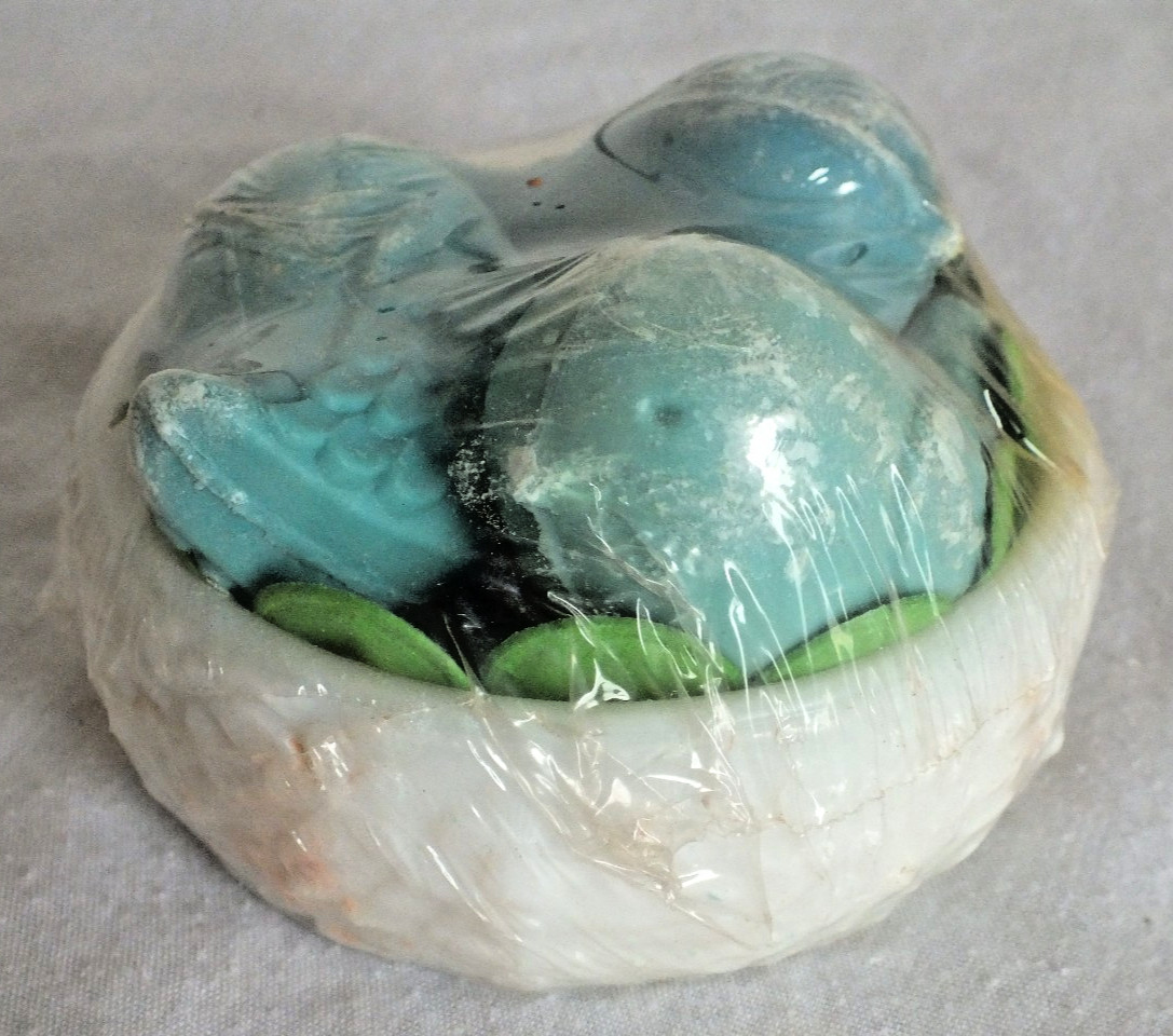 Avon love nest white milk glass dish 3 bluebird soaps NOS 1970s vintage Sealed