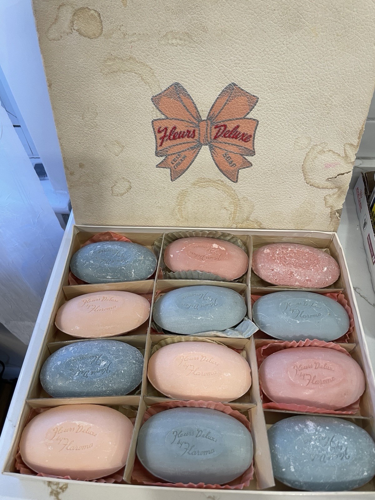 Vtg Fleurs Deluxe Cold Cream Bar Soap Box of 12 Blue Bell Rose Geranium Clover