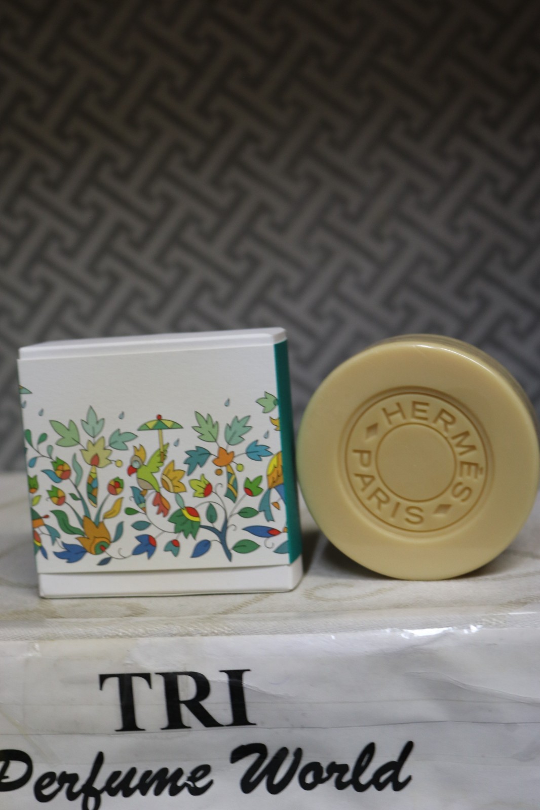 HERMES Un Jardin Apres La Mousson ILLUSTRATED SOAP No.1 ( 100 g ) 3.5 oz. Sealed