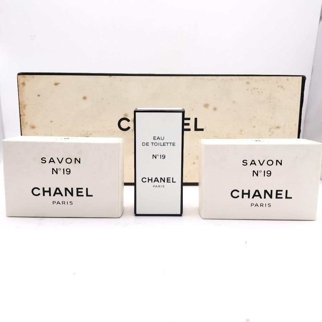 CHANEL No. 19 Sabon 150g & Eau de Toilette 19ml Set ships from japan