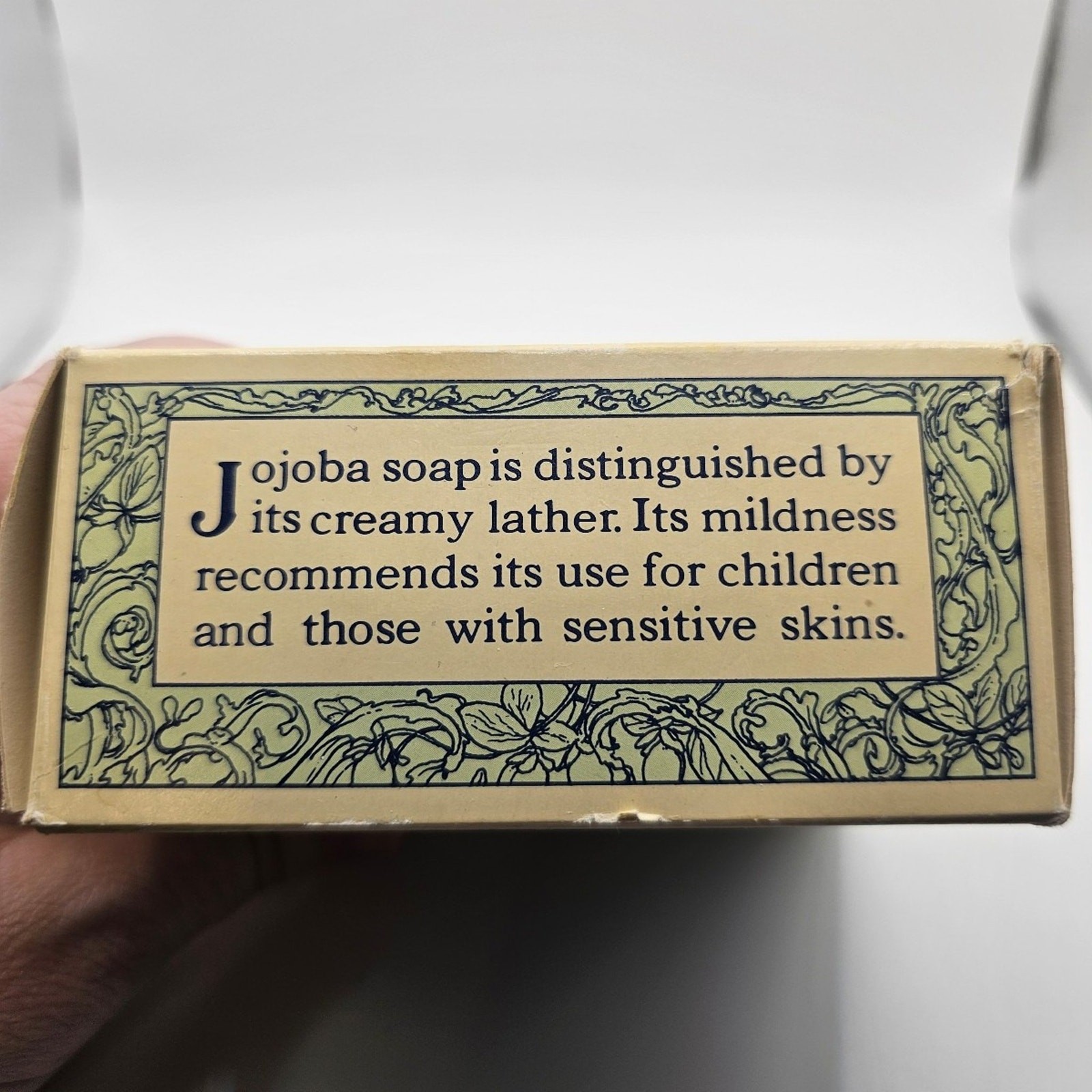 NEW IN BOX Crabtree & Evelyn Sea Shell Soap with Jojoba Oil 10.5 oz