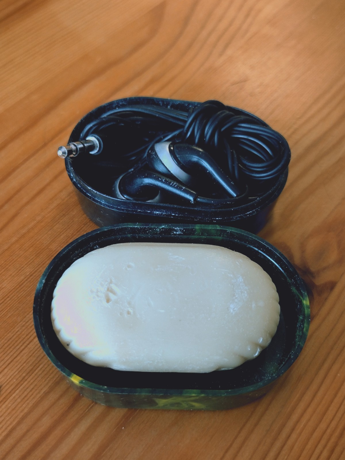✨🎧 vintage EARBUD HEADPHONES SOAP TRAVEL CASE Israel EILAT 🏨🧼 HOTEL SOAP ysl