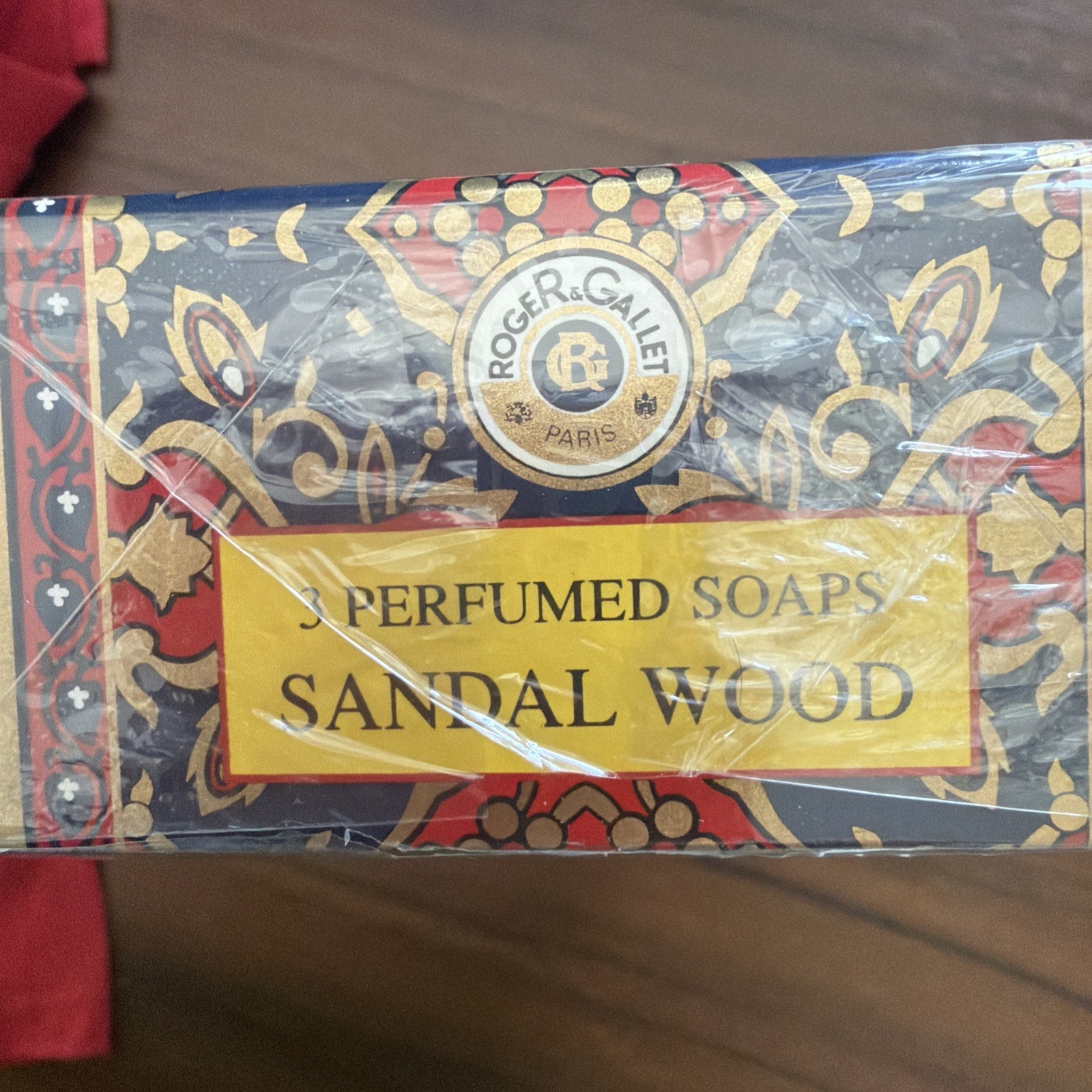 Roger & Gallet Sandal Wood Parfume Floral Body Bar Soap STILL IN PLASTIC