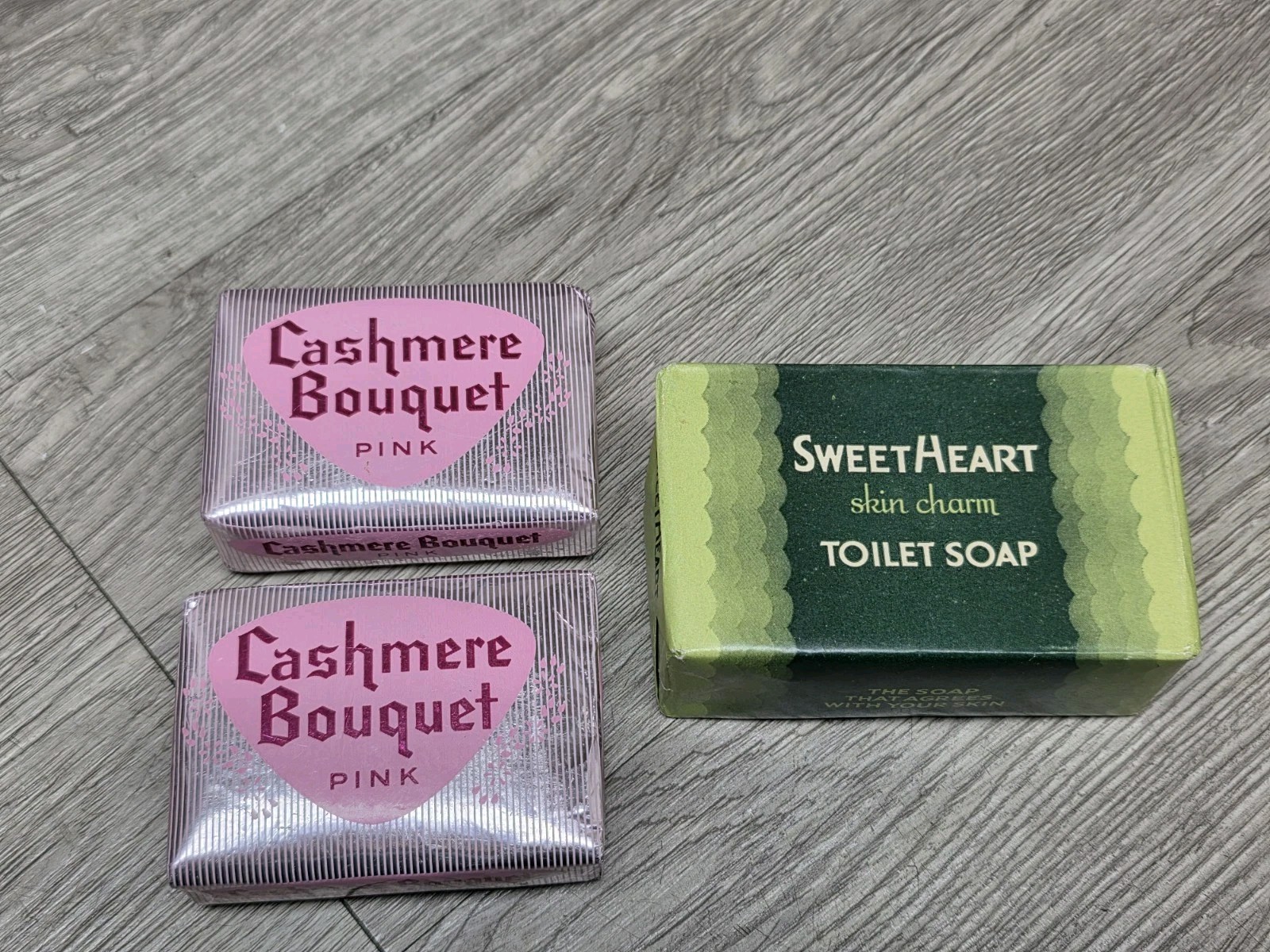 Big Lot Of Vintage Bar Soap Dove, Cashmere Bouquet, Ivory, Swan, Palmolive, Avon