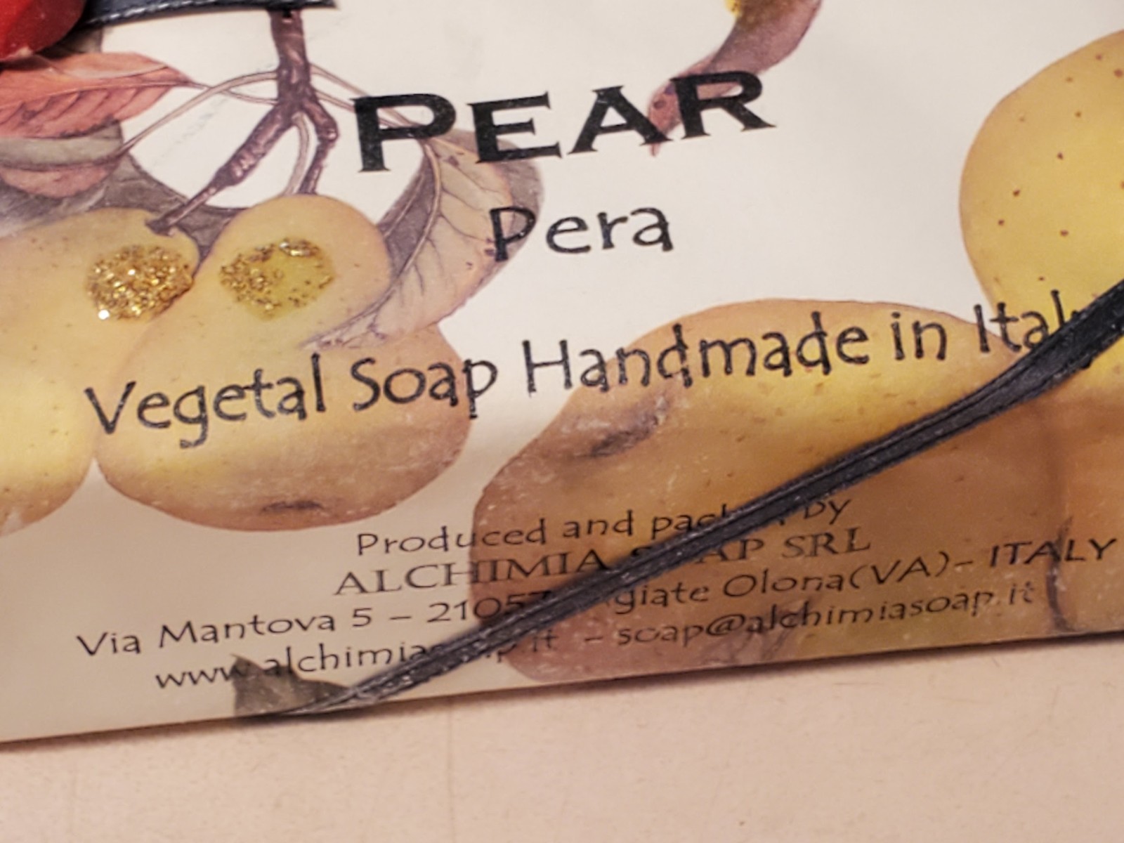 SAPONE VEGETALE Pear Soap. One bar 10.6oz Vegetal Soap handmade in Italy. Deluxe