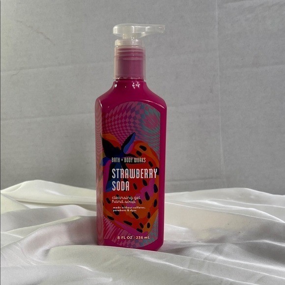 Bath & Body Works Strawberry Soda Hand Soap – Vibrant Pink