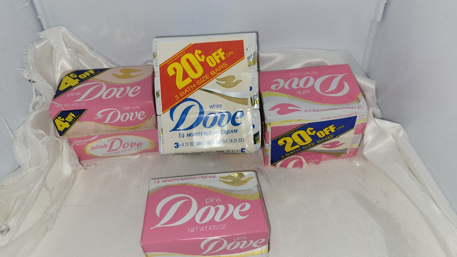 Vintage Dove Beauty Bars, Both Pink and White! 1/4 Moisturizing Cream~ 8 Bars