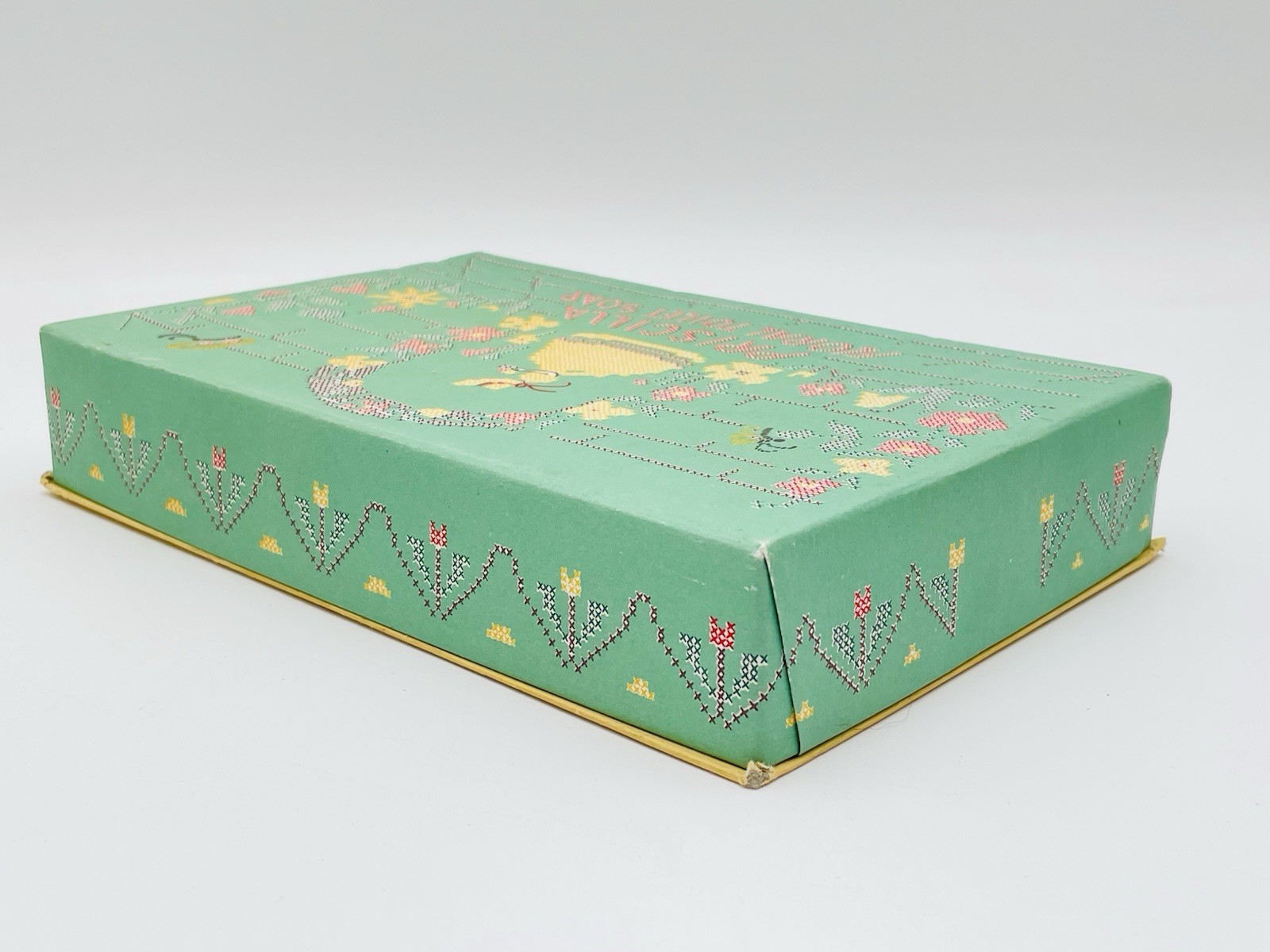 VTG Priscilla Floral Toilet Guest Bar Soap Cross Stich Southern Belle Box Set