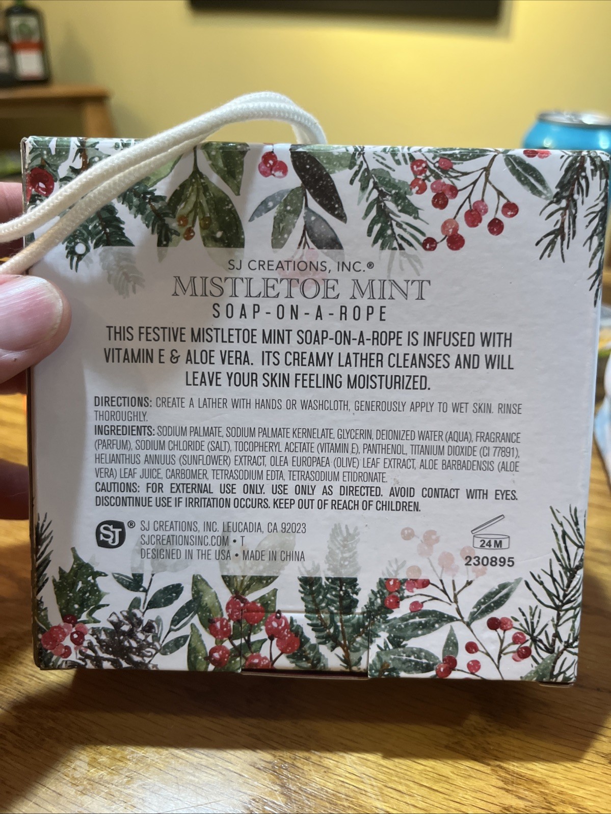 Mistletoe Mint Tree Shaped Soap on a Rope – SJ Creations Inc. – 8oz./227g.