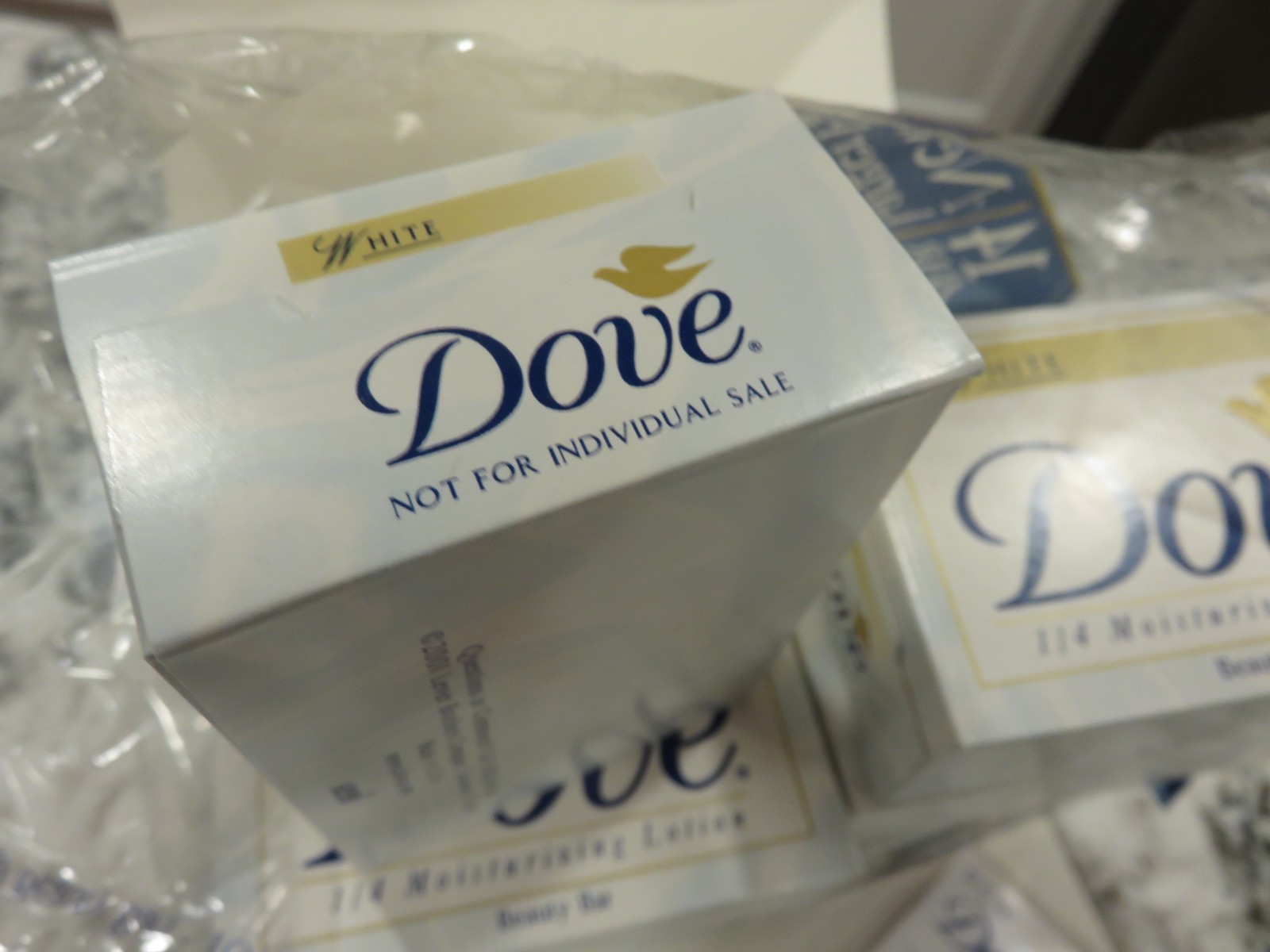 Vintage 2001 Dove White 1/4 Moisturizing Lotion Beauty Bar 4.75 oz Lot of 8 NOS