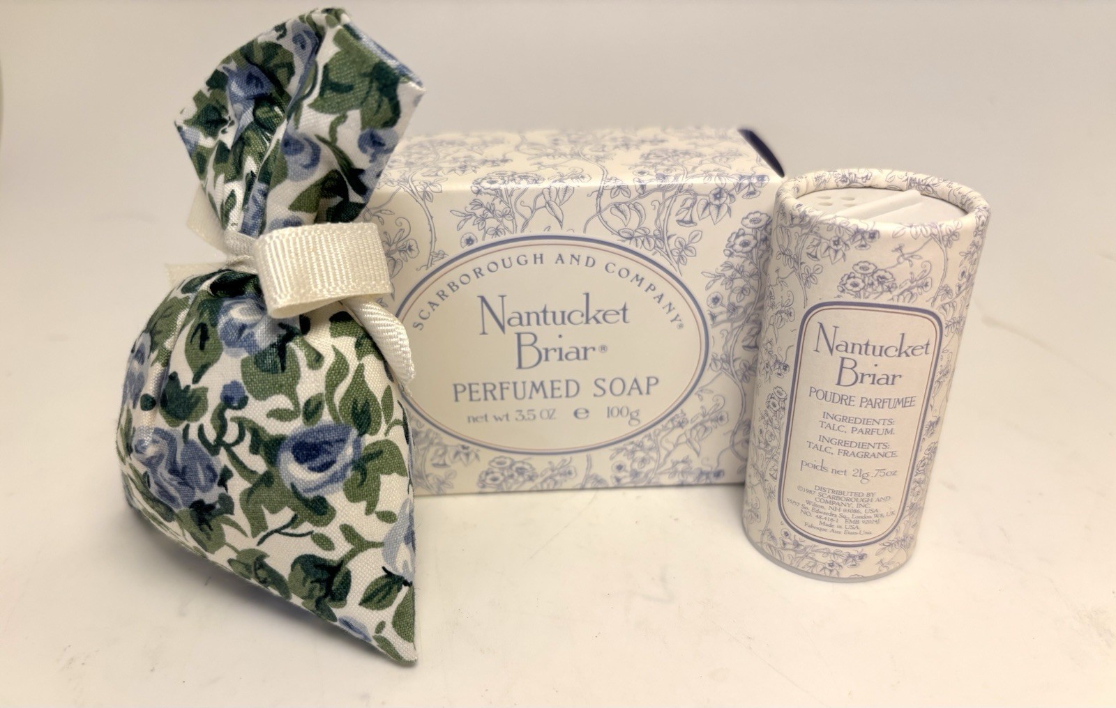 Scarborough & Company Nantucket Briar Perfumed Body Powder .75 oz, Soap, Satchel