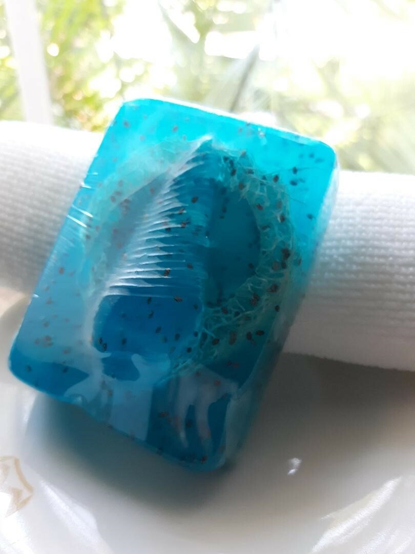 Chia Organic soap to restore the skin’s moisture barrier.